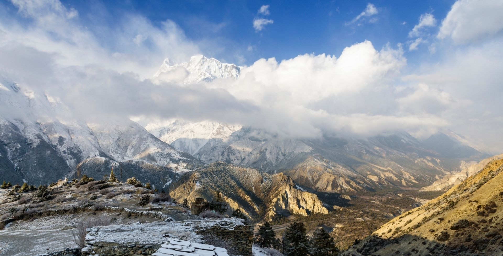 Annapurna circuit trek in nepal