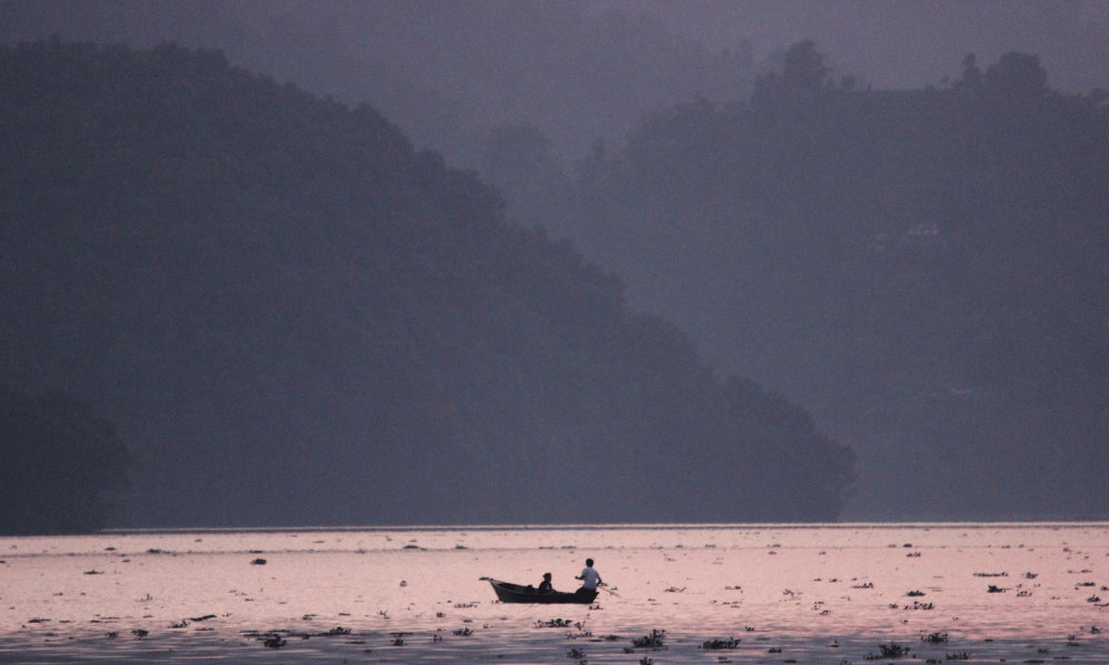 boating in fewa lake